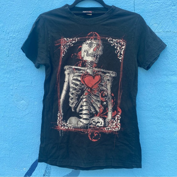 Black Rock Steady skeleton tee, size medium, halloween tshirt, heart & skeleton - Picture 1 of 5